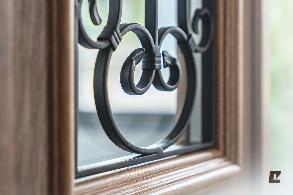 Griglie ornamentali e fermavetri applicati: nuove aggiunte per i serramenti in legno