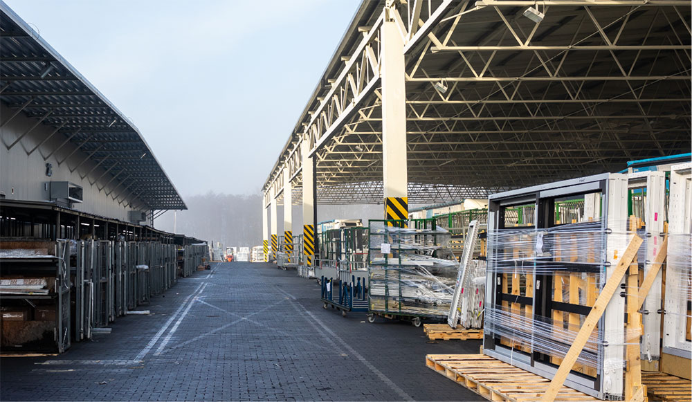 Stiamo ottimizzando le operazioni dell'azienda e abbiamo aperto un magazzino di Prodotti Finiti, che è diventato il nostro centro logistico. Il magazzino è stato adattato per il carico dei container.