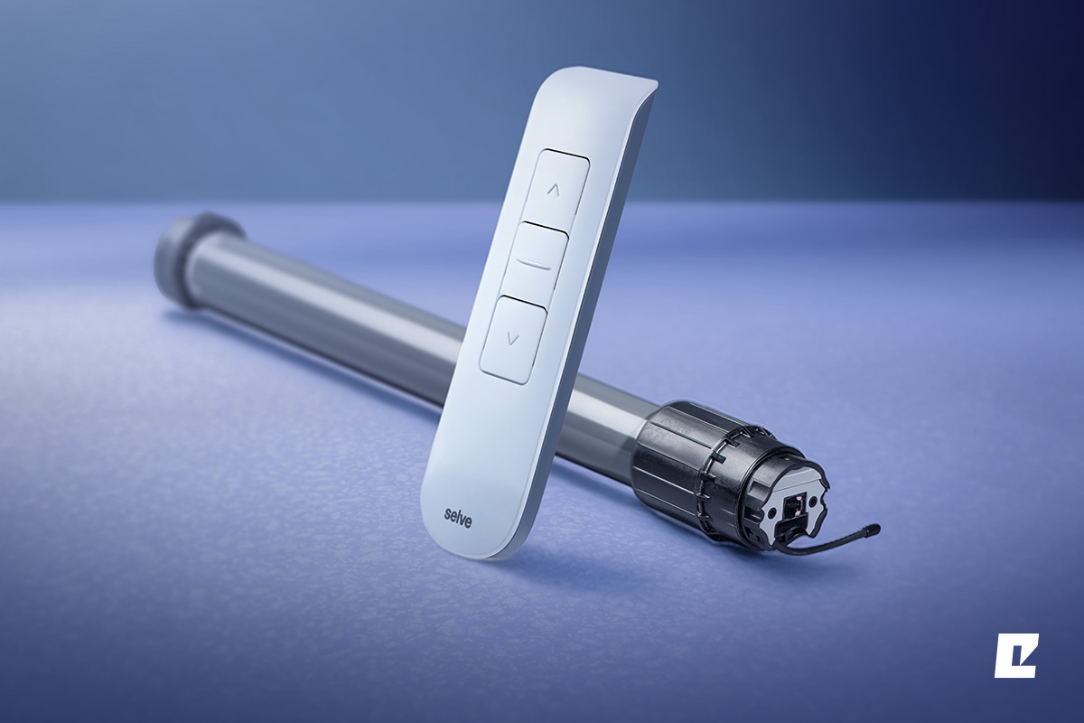 Controllo comodo di serie. Ricevi un telecomando gratuito con il motore SEZ-RC nella nostra promozione